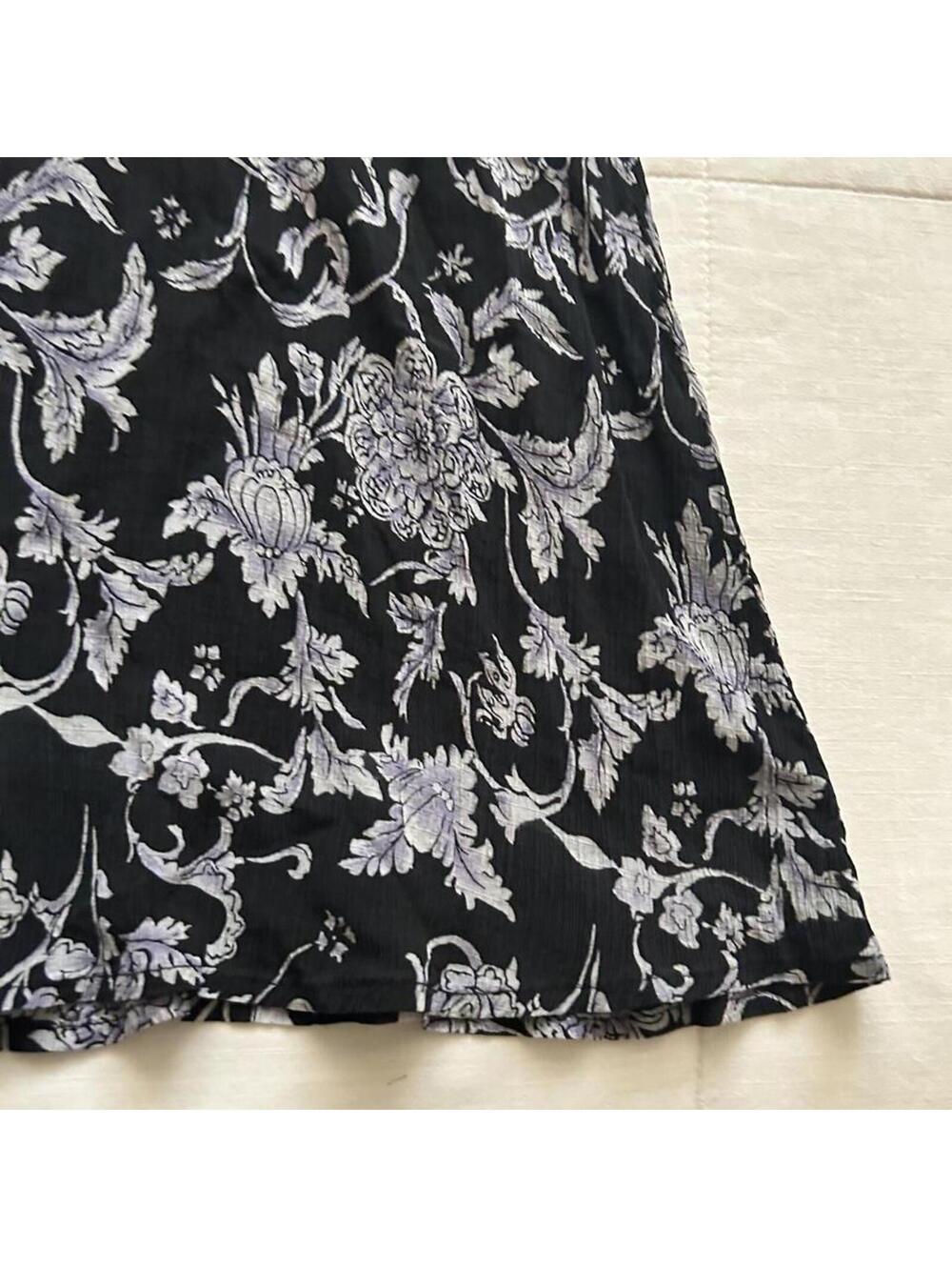 Black & purple floral textured silk midi skirt with zipper closure - Picture 4 of 7
